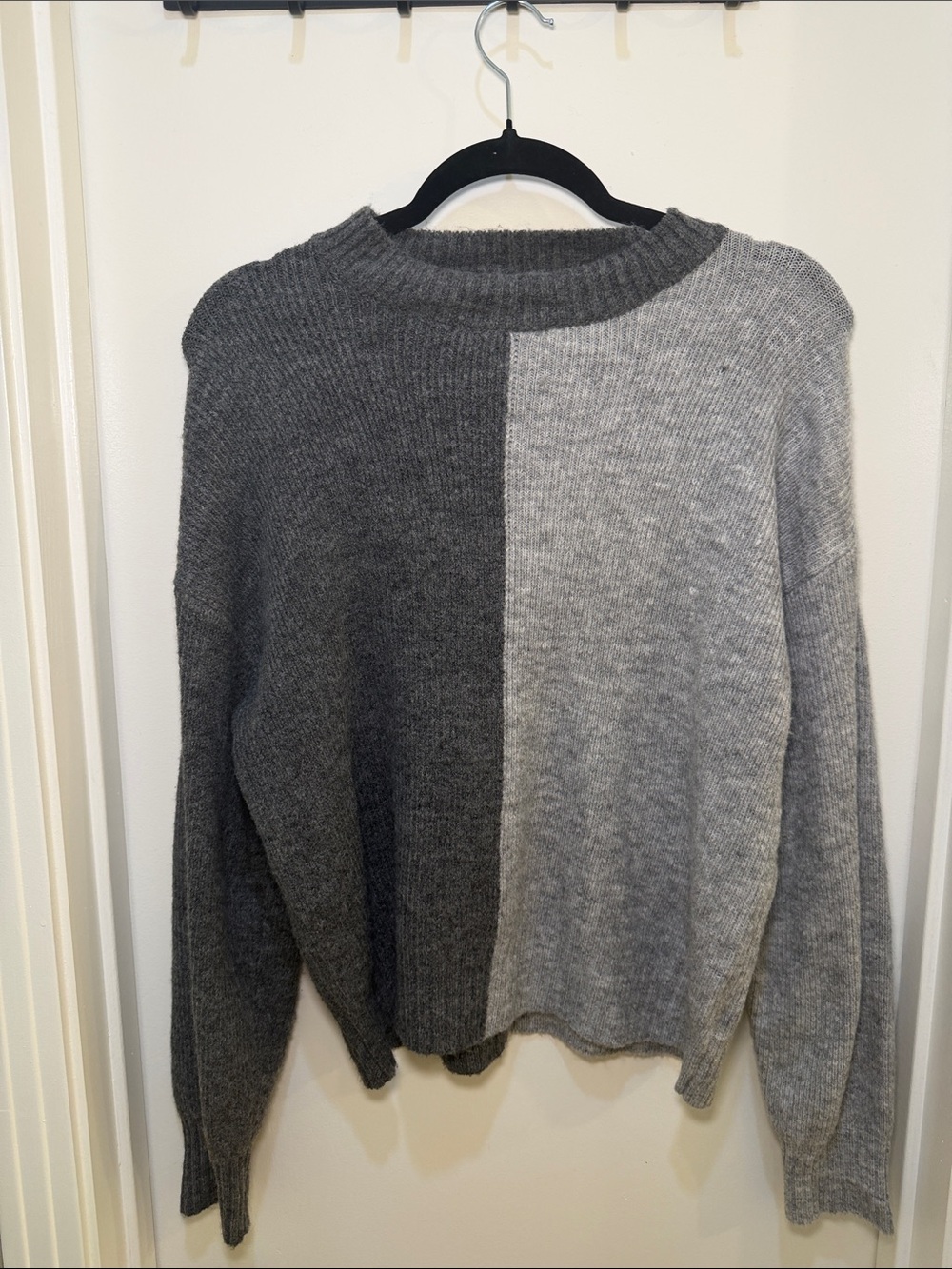 Vigoss Two-Tone Crewneck Sweater in Charcoal and Light Gray